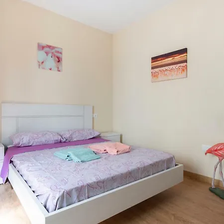 Flamingo Apartment *